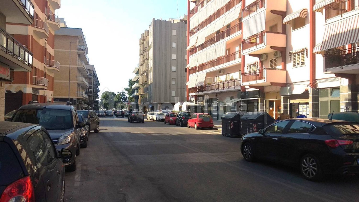 350m² Garage in Bari, Italy No. 355536