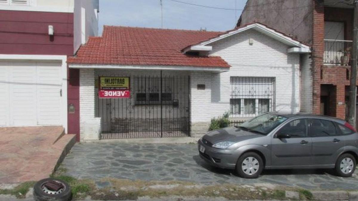 Casa de 2 dormitorios en Mar del Plata, Argentina No. 85203