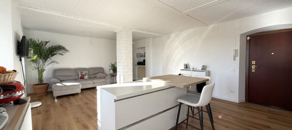 3-salle Appartement à Stezzano, Italy No. 3414 2