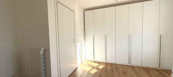 3-salle Appartement à Stezzano, Italy No. 3414 7