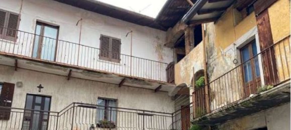 Casa de 5 habitaciónes en Besano, Italy No. 257683 3