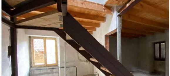 Casa de 5 habitaciónes en Besano, Italy No. 257683 10