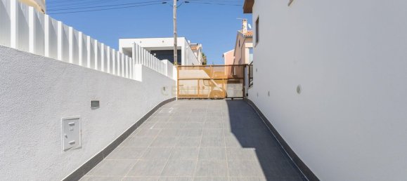 3 Schlafzimmer Haus in Corroios, Portugal, Nr. 138563 10