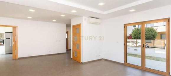 3 Schlafzimmer Haus in Corroios, Portugal, Nr. 138563 4