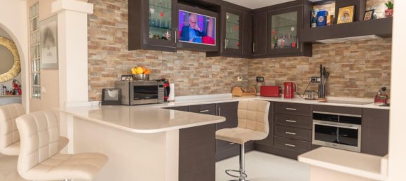 Apartamento de 3 dormitorios en Benahavís, Spain No. 3322 9