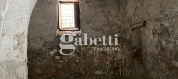 73m² Garage in Capua, Italy No. 131821 2