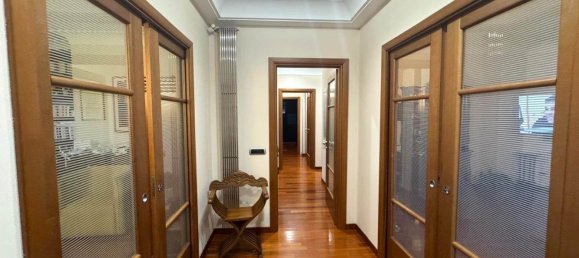 5 rooms Apartment in Catanzaro, Italy No. 281123 4