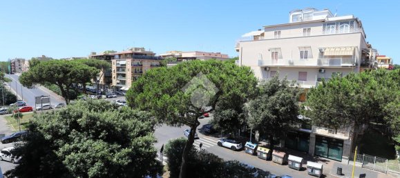 3 bedrooms Apartment in Rome, Italy No. 273414 2