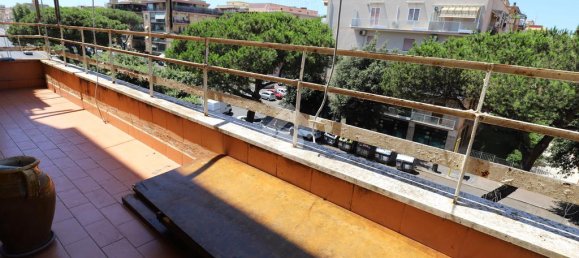 3 bedrooms Apartment in Rome, Italy No. 273414 5