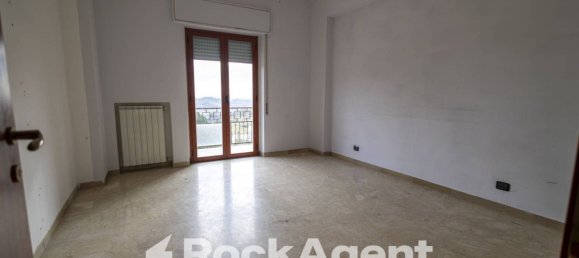 Apartamento de 2 dormitorios en Catanzaro, Italy No. 296155 19