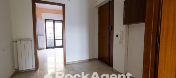 Apartamento de 2 dormitorios en Catanzaro, Italy No. 296155 14