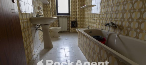 Apartamento de 2 dormitorios en Catanzaro, Italy No. 296155 21