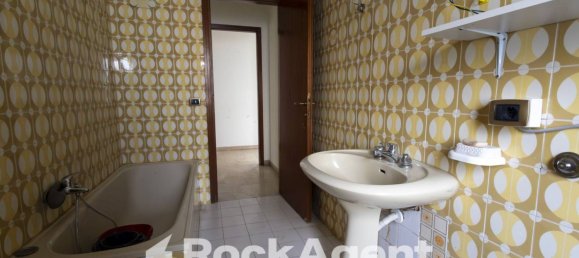 Apartamento de 2 dormitorios en Catanzaro, Italy No. 296155 20