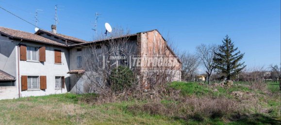 Casa de 4 dormitorios en Sant'Ilario d'Enza, Italy No. 195573 2