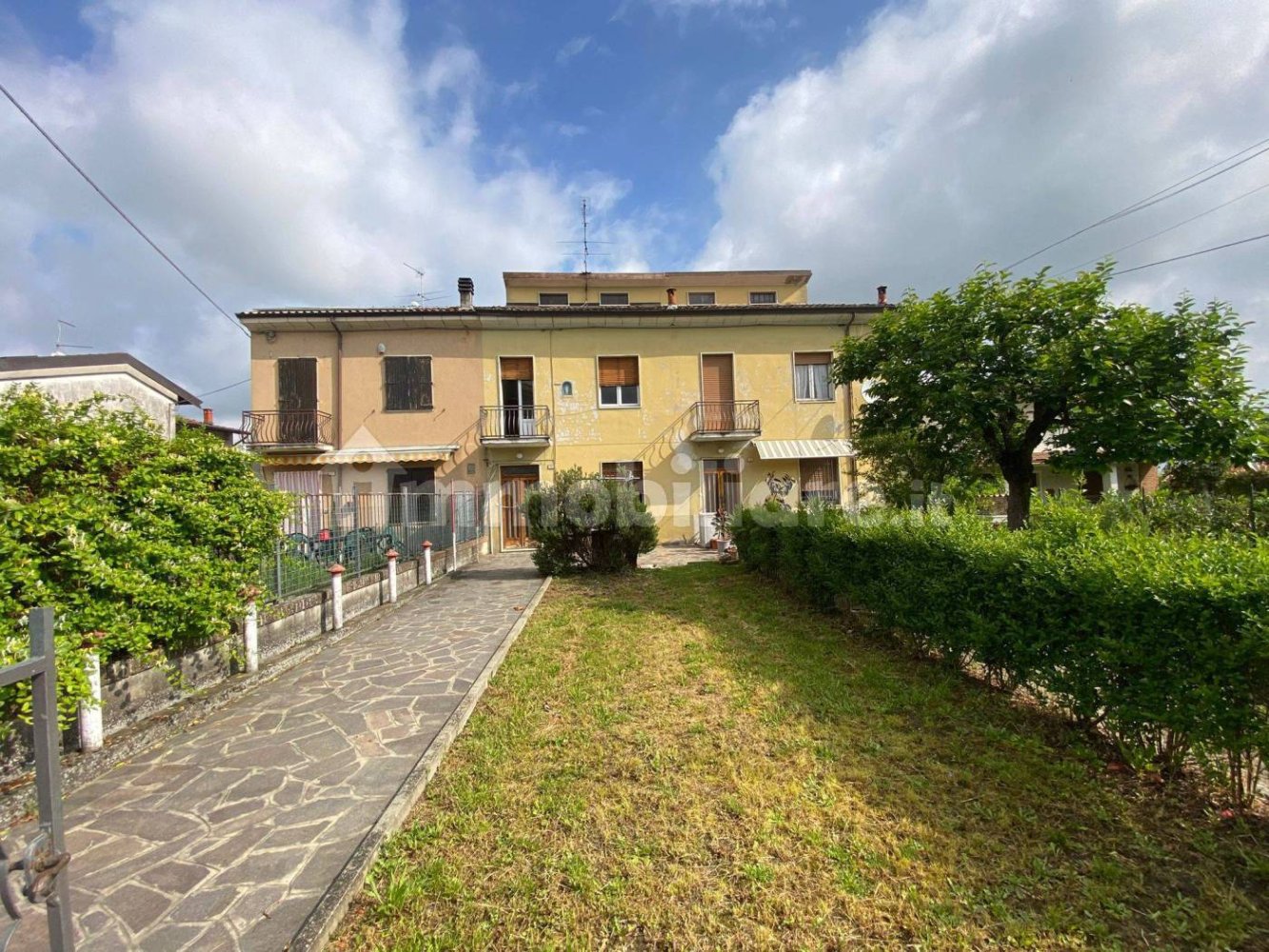 4 bedrooms Villa in Castel San Giovanni, Italy No. 305528