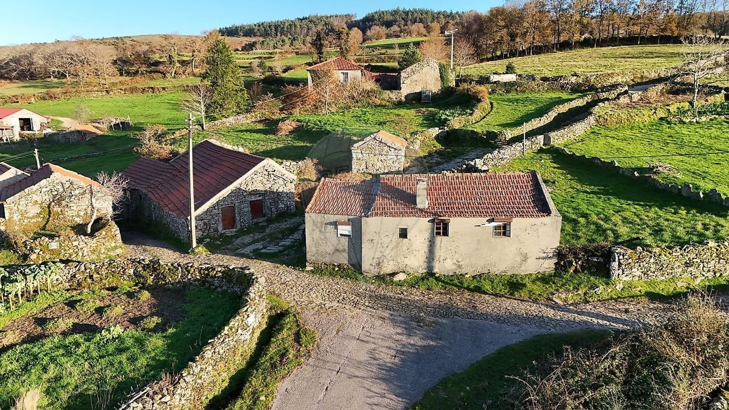 2 bedrooms House in Salto, Portugal No. 166824