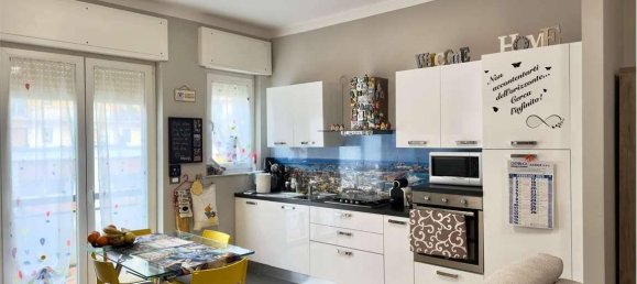 4-salle Appartement à Genoa, Italy No. 35129 17