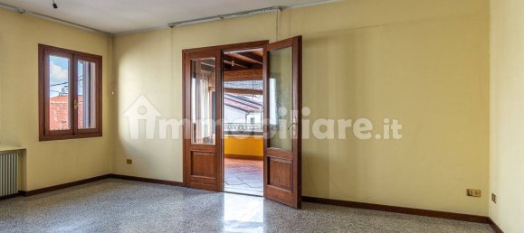 5 bedrooms Villa in Bassano del Grappa, Italy No. 344663 3