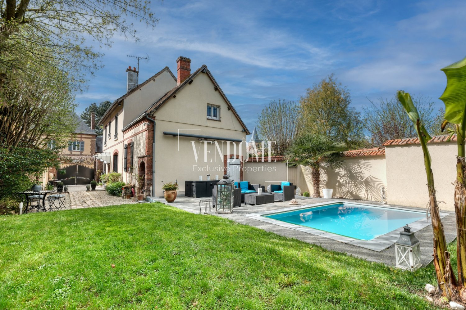 5 Schlafzimmer Haus in Nogent-le-Roi, France, Nr. 70277