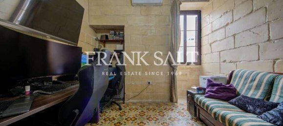 3 bedrooms Townhouse in Paola, Malta No. 101 14