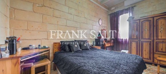 3 bedrooms Townhouse in Paola, Malta No. 101 11