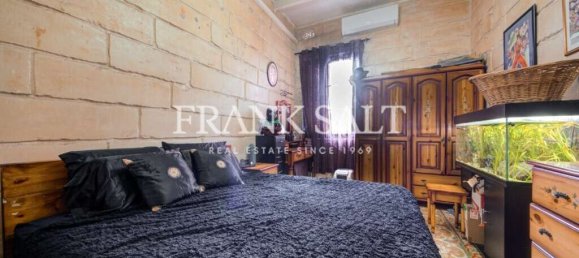 3 bedrooms Townhouse in Paola, Malta No. 101 10