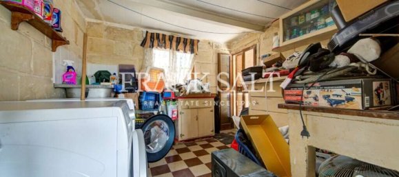 3 bedrooms Townhouse in Paola, Malta No. 101 17