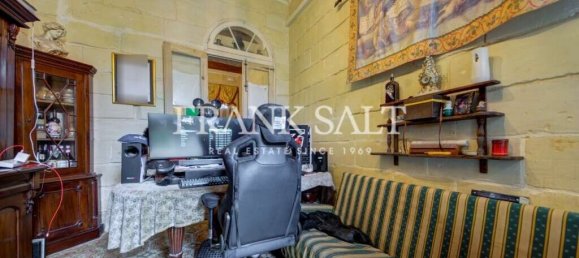 3 bedrooms Townhouse in Paola, Malta No. 101 16