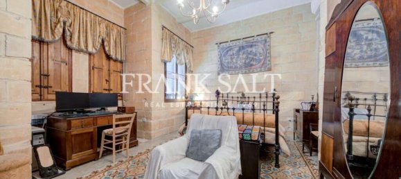 3 bedrooms Townhouse in Paola, Malta No. 101 12