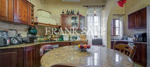 3 bedrooms Townhouse in Paola, Malta No. 101 3