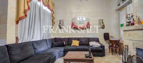 3 bedrooms Townhouse in Paola, Malta No. 101 6