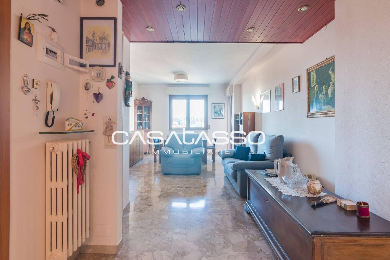 Apartamento de 6 habitaciónes en Macerata, Italy No. 232721