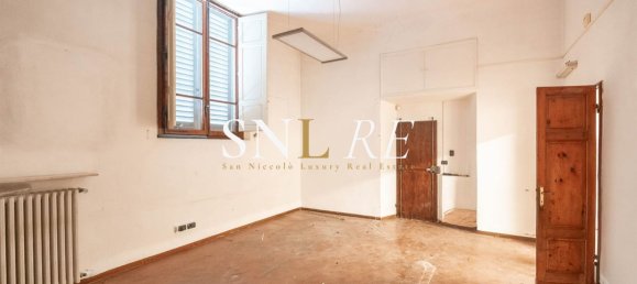 128m² Office in Florence, Italy No. 70045 6