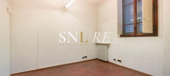 128m² Office in Florence, Italy No. 70045 16
