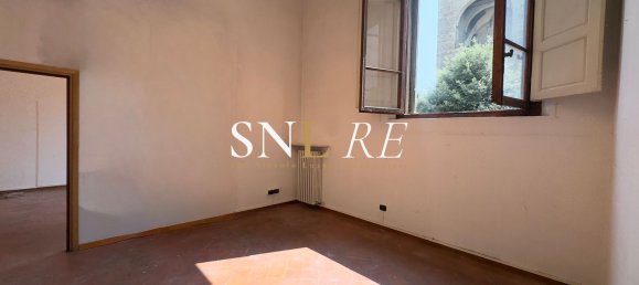 128m² Office in Florence, Italy No. 70045 10