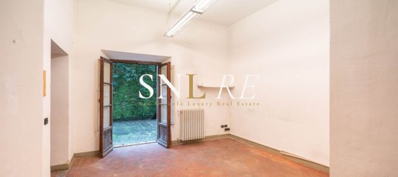 128m² Office in Florence, Italy No. 70045 4