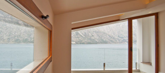 4 bedrooms Commercial property in Kotor, Montenegro No. 182 3