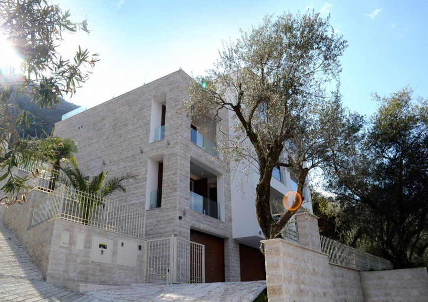 4 bedrooms Commercial property in Kotor, Montenegro No. 182