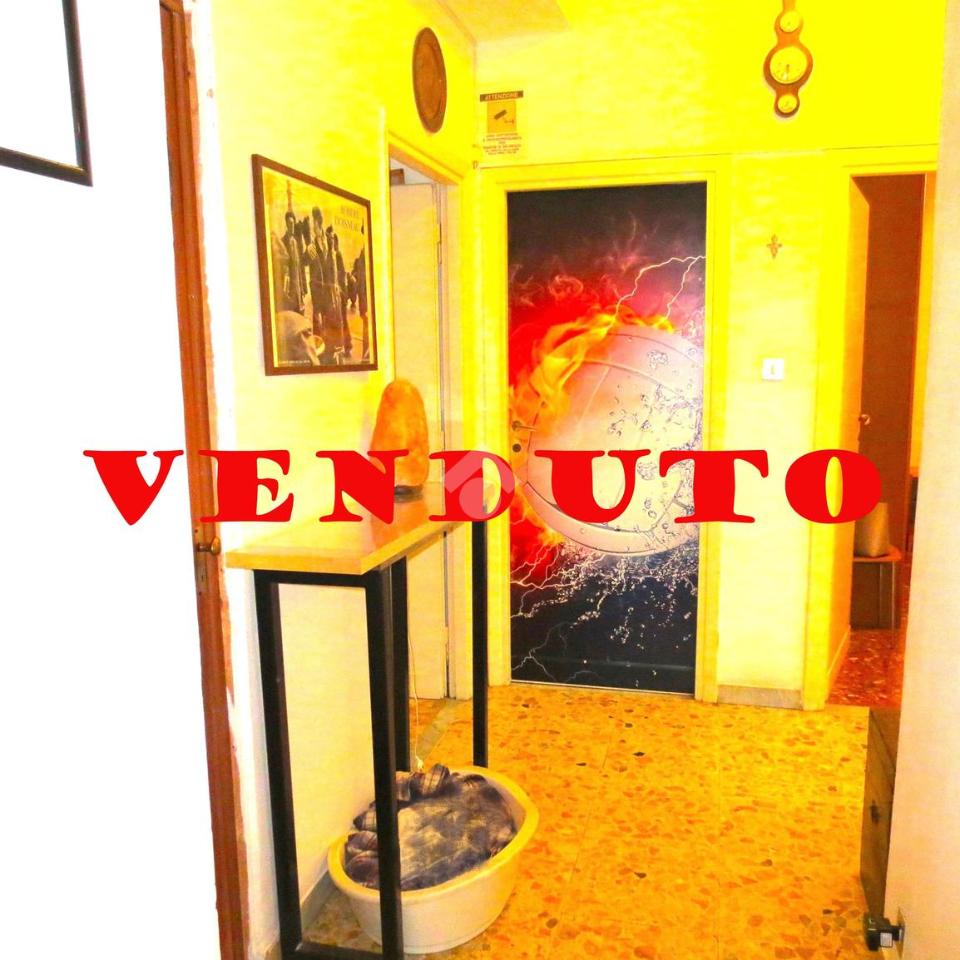 4 rooms Apartment in Rome, Italy No. 41638