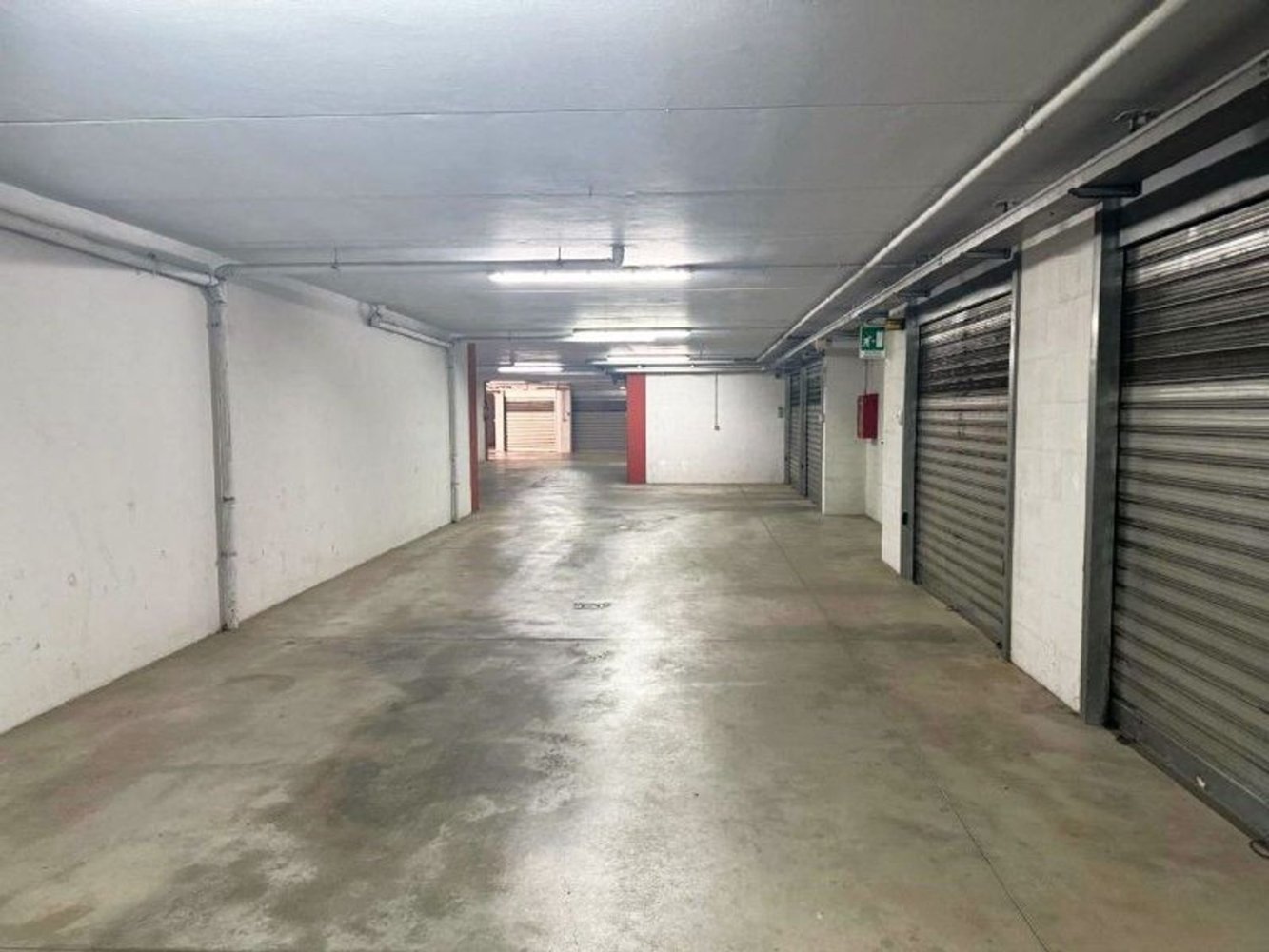  مرآب في Triggiano, Italy 27متر مربع رقم 27665