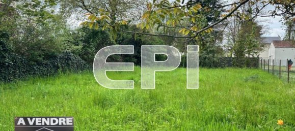 804m² Land in Les Ormes, France No. 107714 3