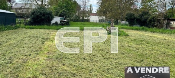 804m² Land in Les Ormes, France No. 107714 2