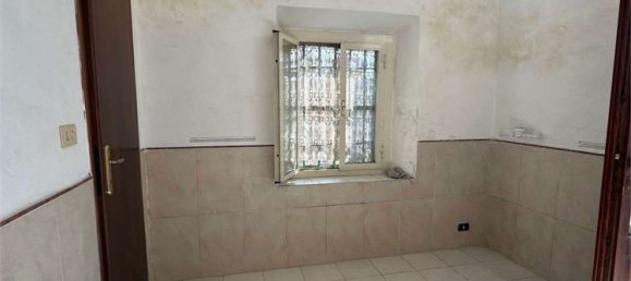 2 rooms Apartment in Livorno, Italy No. 81328 6