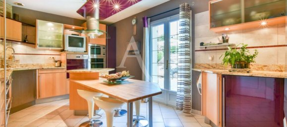 4 bedrooms House in Brie-Comte-Robert, France No. 188621 8