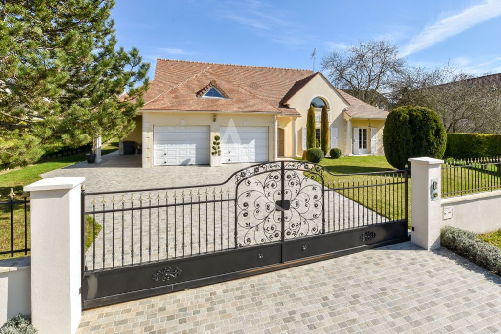 4 bedrooms House in Brie-Comte-Robert, France No. 188621