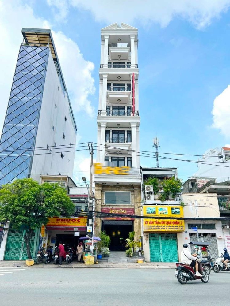 125m² Hotel in District 7, Vietnam No. 12851