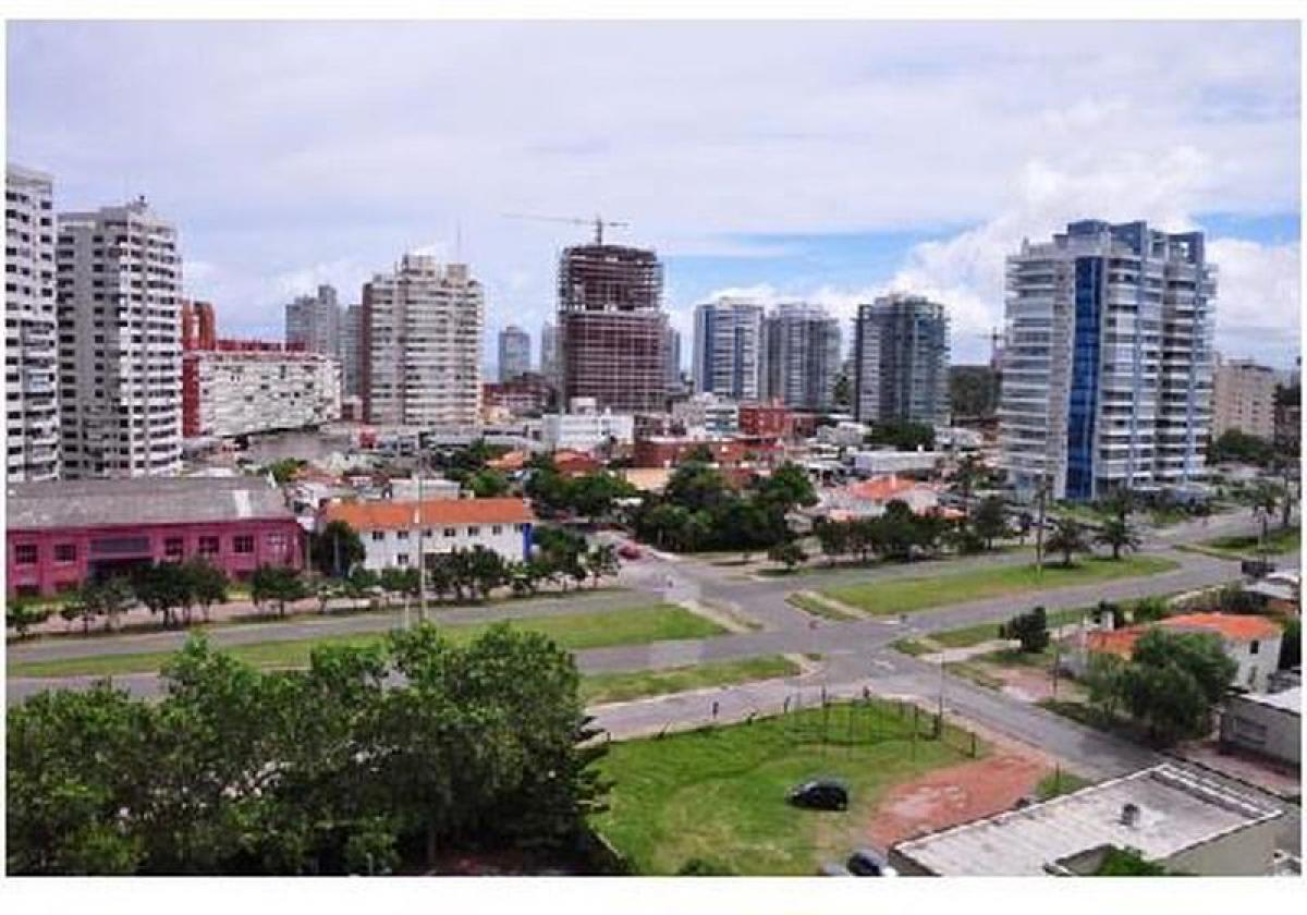 Apartamento de 2 dormitorios en Maldonado, Uruguay No. 11197