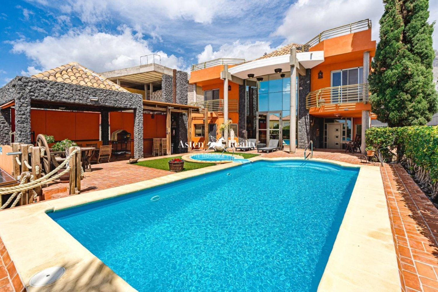 5 bedrooms Villa in Adeje, Spain No. 103827