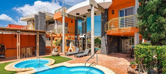 5 bedrooms Villa in Adeje, Spain No. 103827 11