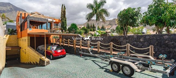 5 bedrooms Villa in Adeje, Spain No. 103827 3